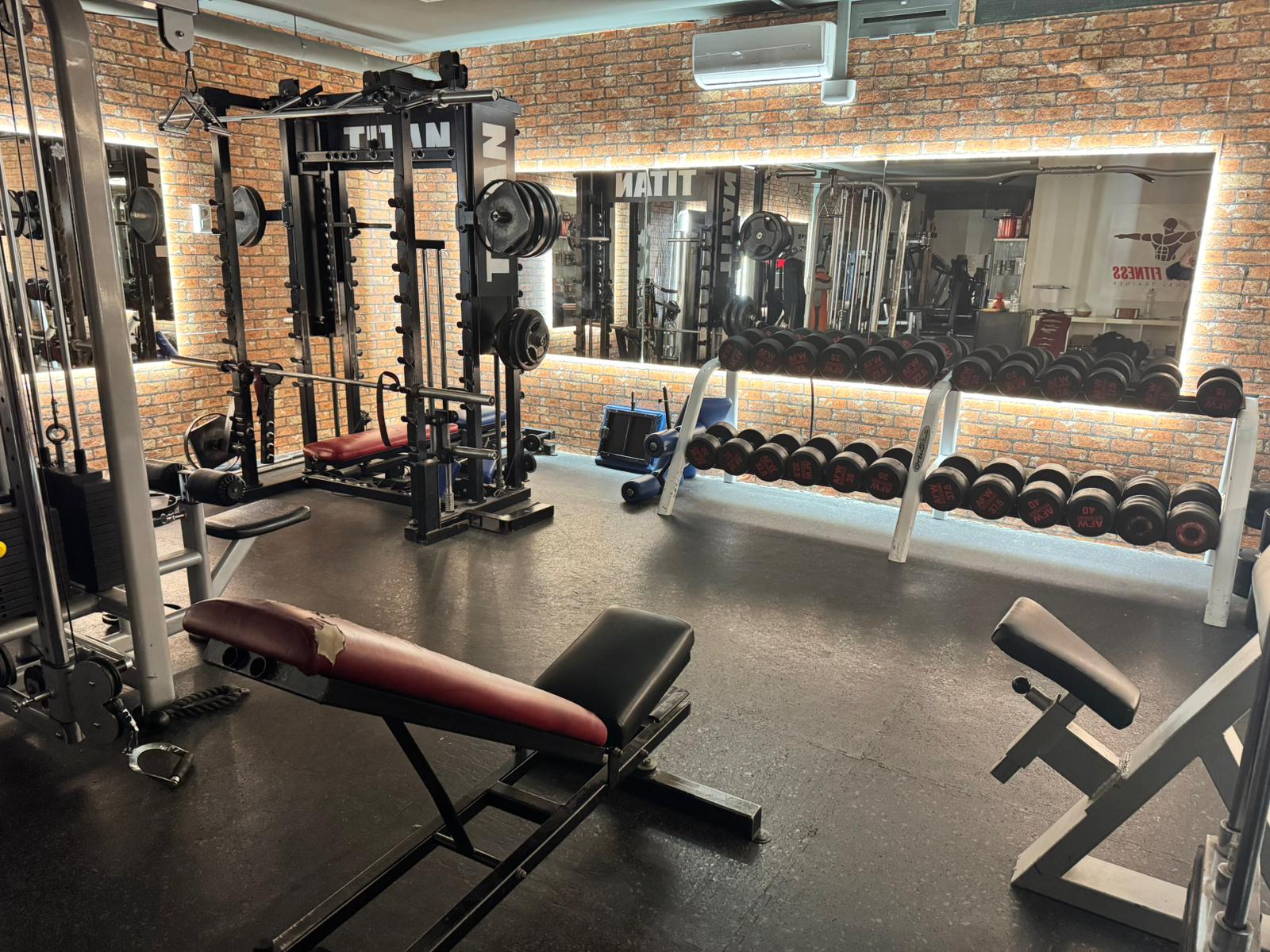 Scorus Fitness - Free weights area